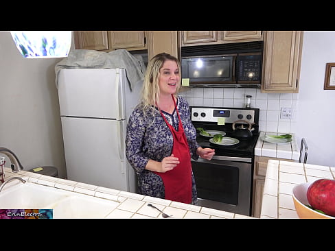 ❤️ Stepmom milking him in the kitchen before his date ❤️❌ Porno at us ️❤